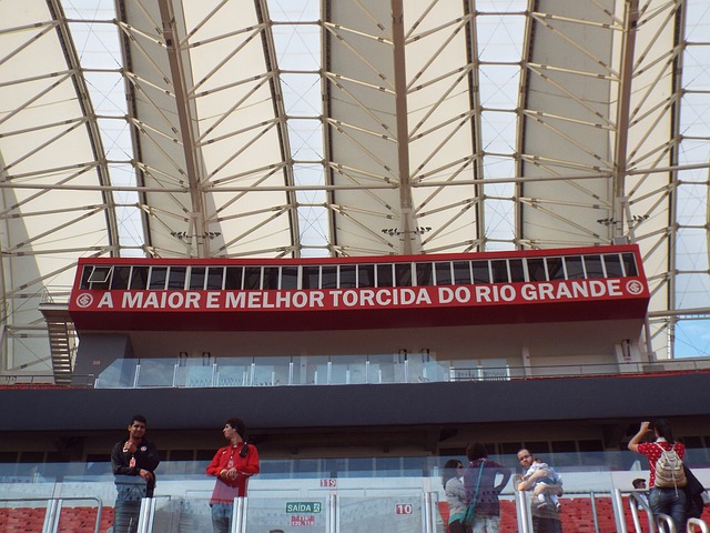 造成两队夺 造成两队夺